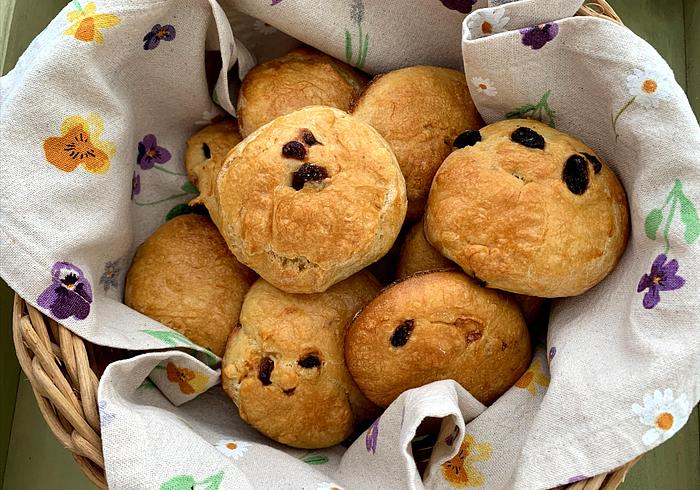 How to bake Pentecost Rolls