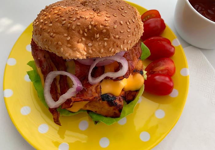 Een BBQ kip burger