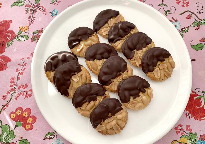 We bakken Pindakoekjes