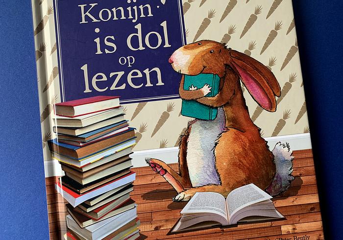 Konijn is dol op lezen