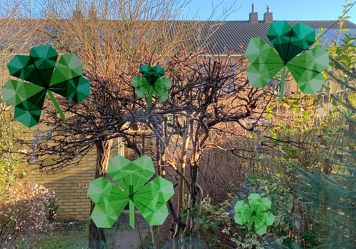 Klavers vouwen voor St. Patrick's Dag