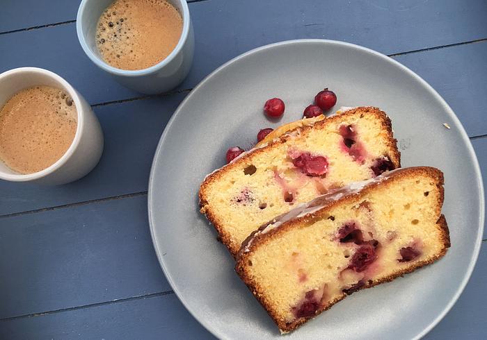 Een cranberry-mandarijncake