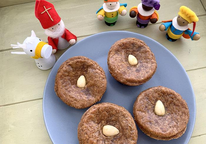 Kleine gevulde speculaaskoeken