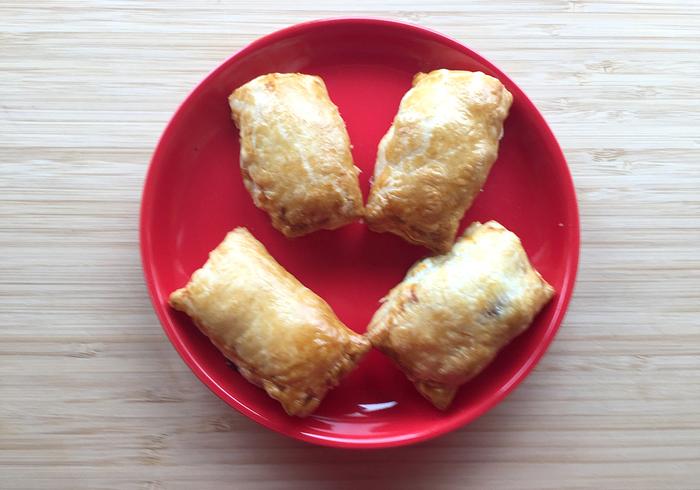 Een mini-saucijzenbroodje