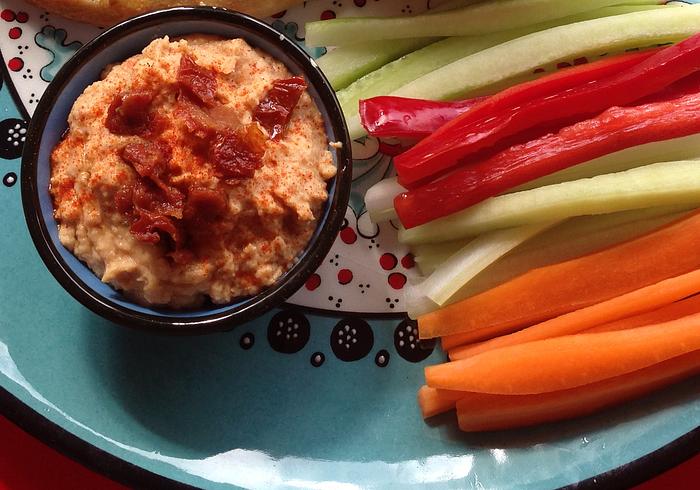 Zongedroogde tomaten-hummus