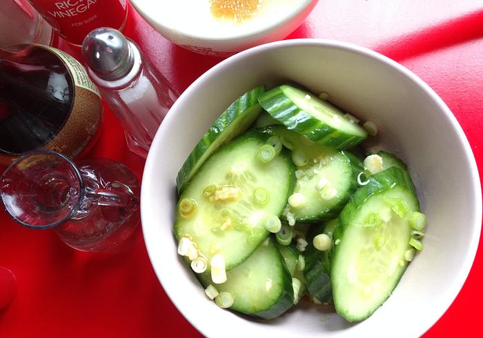 Een Chinese komkommersalade