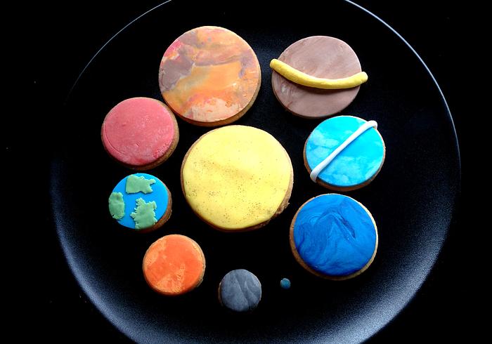 We bakken planetenkoekjes