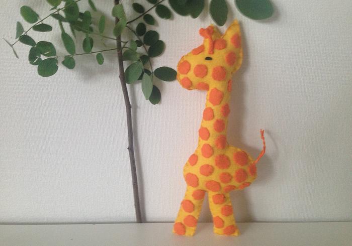 Eefje maakt een giraffe