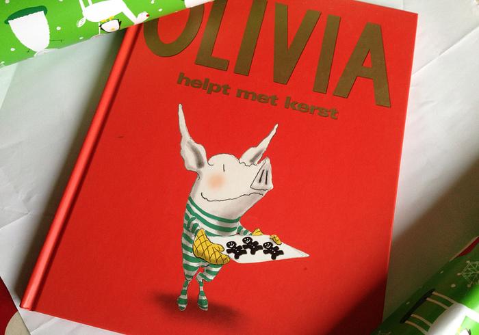 Olivia helpt met kerst