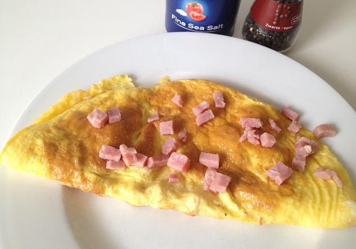 Omelette au fromage et jambon