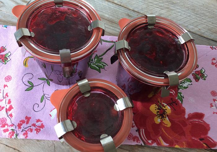 We maken kersenjam