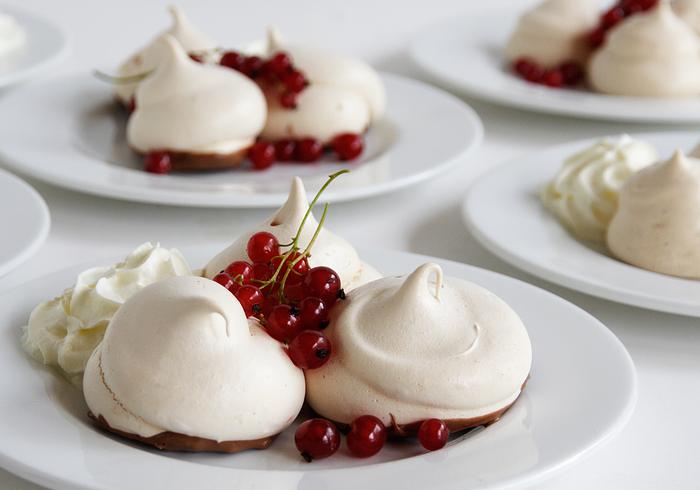 Meringue met zomerfruit