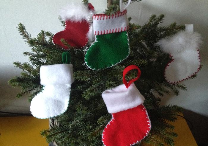 Maak kleine kerstsokken