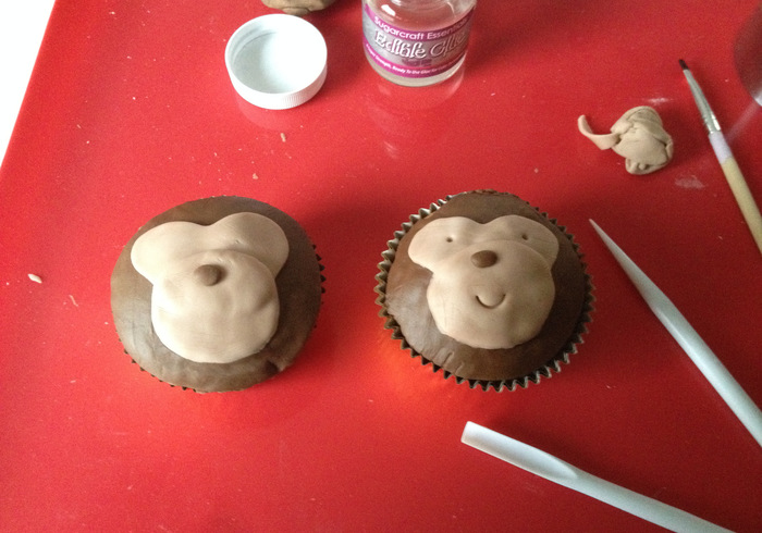 Monkey cupcakes 15
