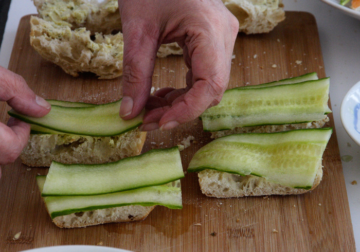 Apple cucumber sandwich 04