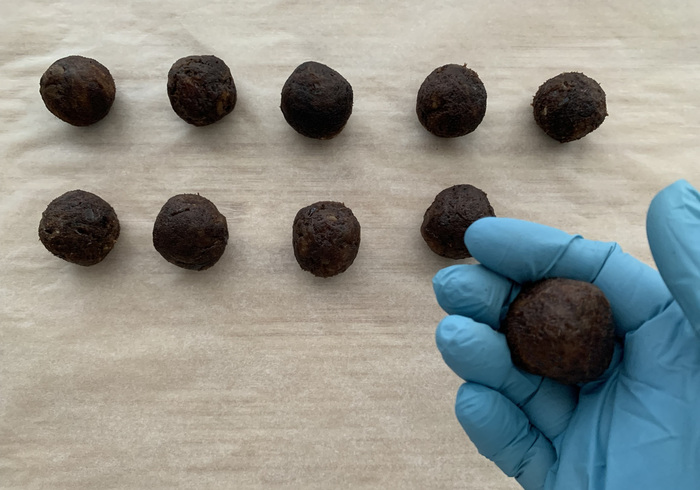 Chocolate date truffles 07