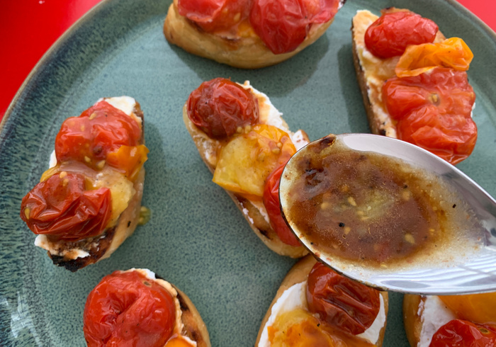Ricotta tomato crostini 15