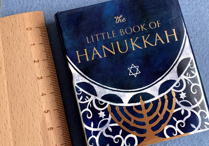 The little book of hanukkah sidepic