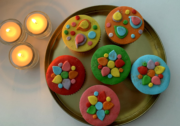 Divali cupcakes sidepicll