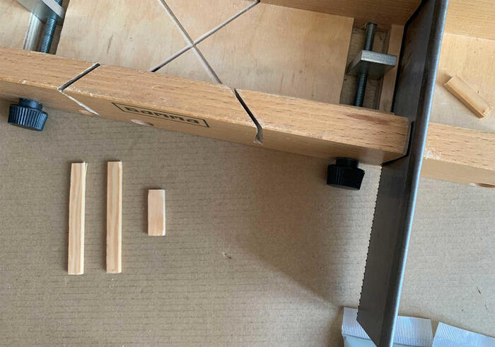 Tafel en stoelen 12