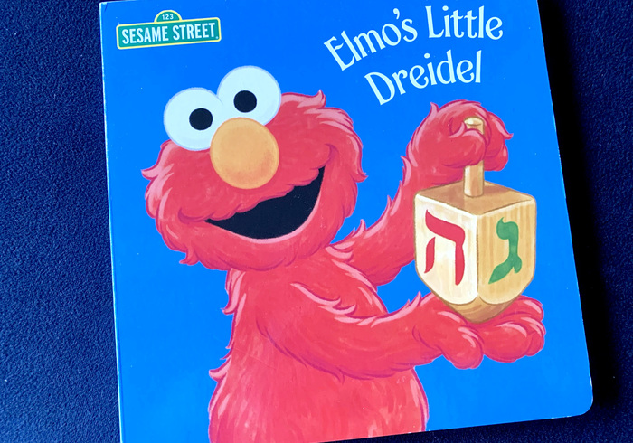 Elmo's little dreidel sidepic