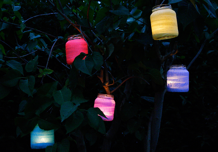 Cheerful garden lights sidell