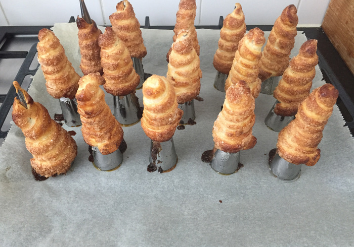 Pasticcini cream cones 11