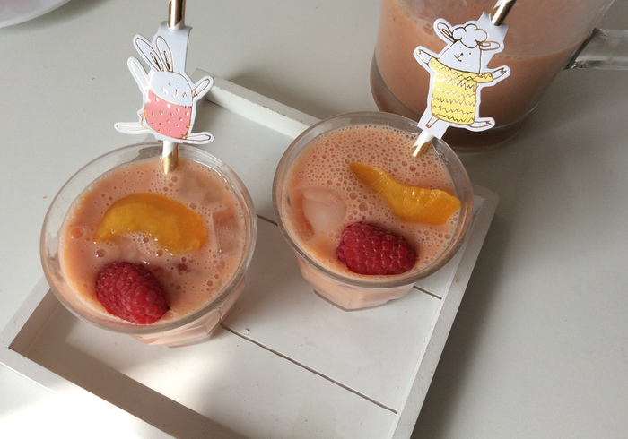 Peach raspberry smoothie 18
