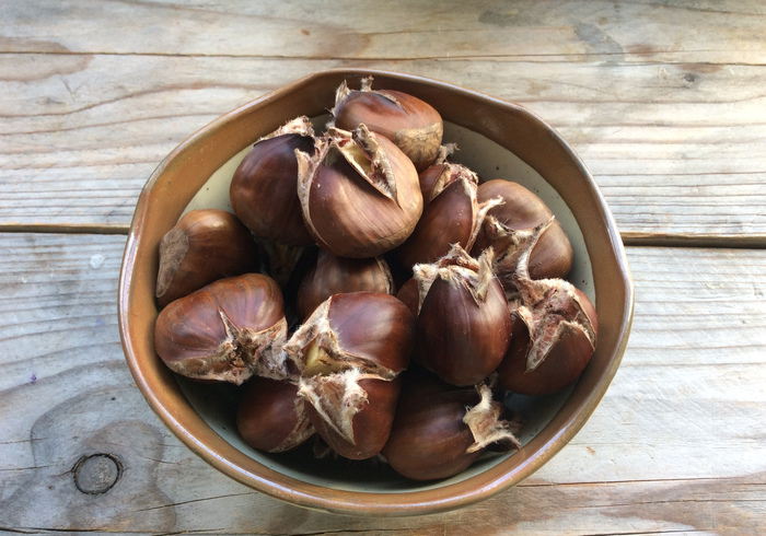 Roasted chestnuts sidepicll