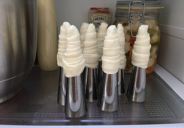 Pasticcini cream cones 06