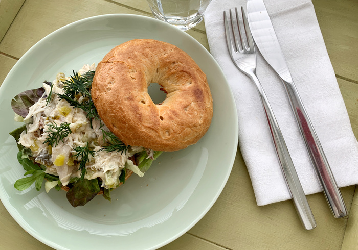 Bagel makreel salade sidepicll