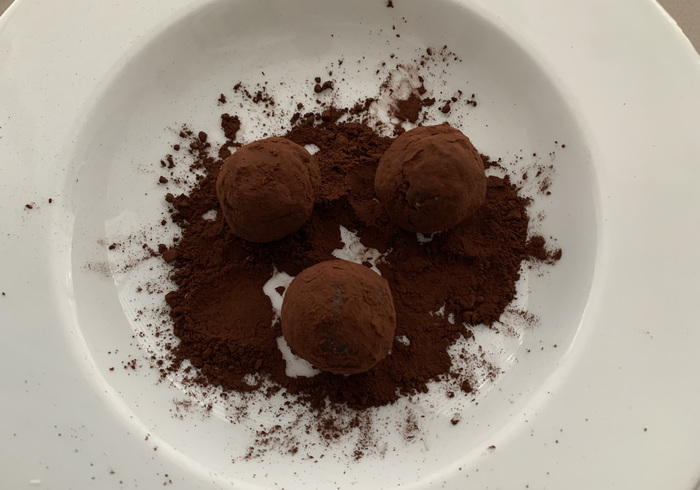 Chocolate date truffles 09