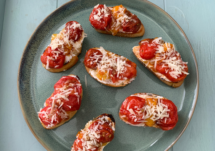 Crostini met heirloom tomaten