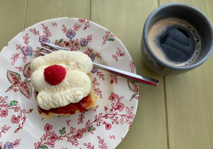 Bake a Raspberry Traybake