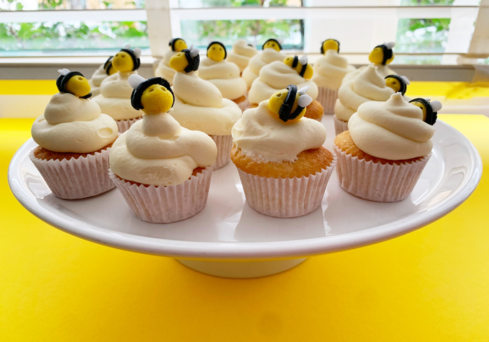 Make mini Bee cupcakes