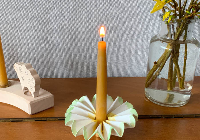A daisy candleholder