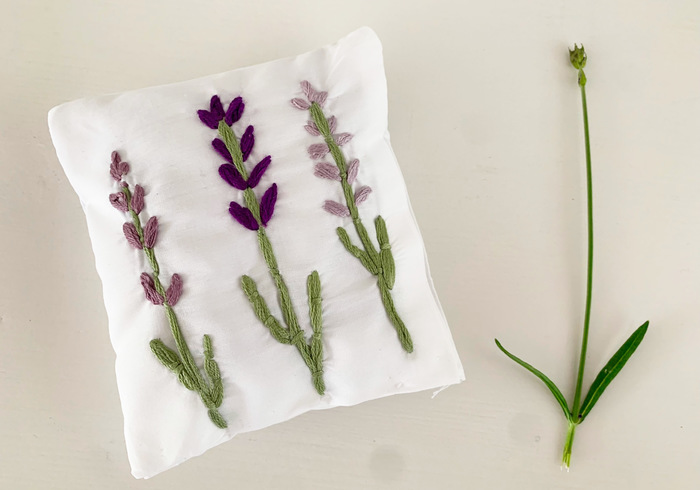 How to embroider your scented scachet