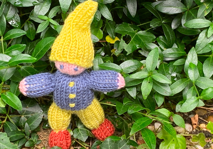 How to knit a little gnome