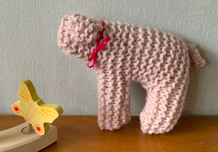 Knit a pink lamb