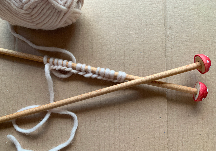 Knitting needles with toadstools