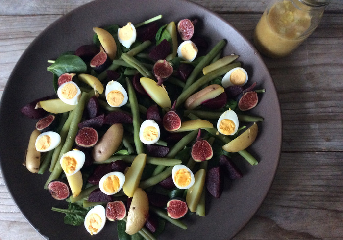 Salad with figs & quails eggs