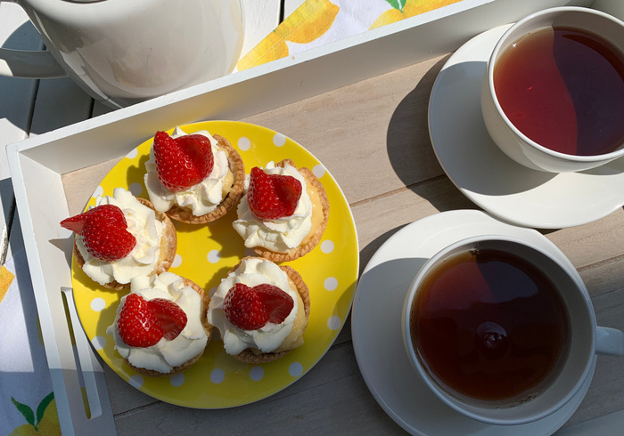 Pasticcini al limone, mascarpone e fragole